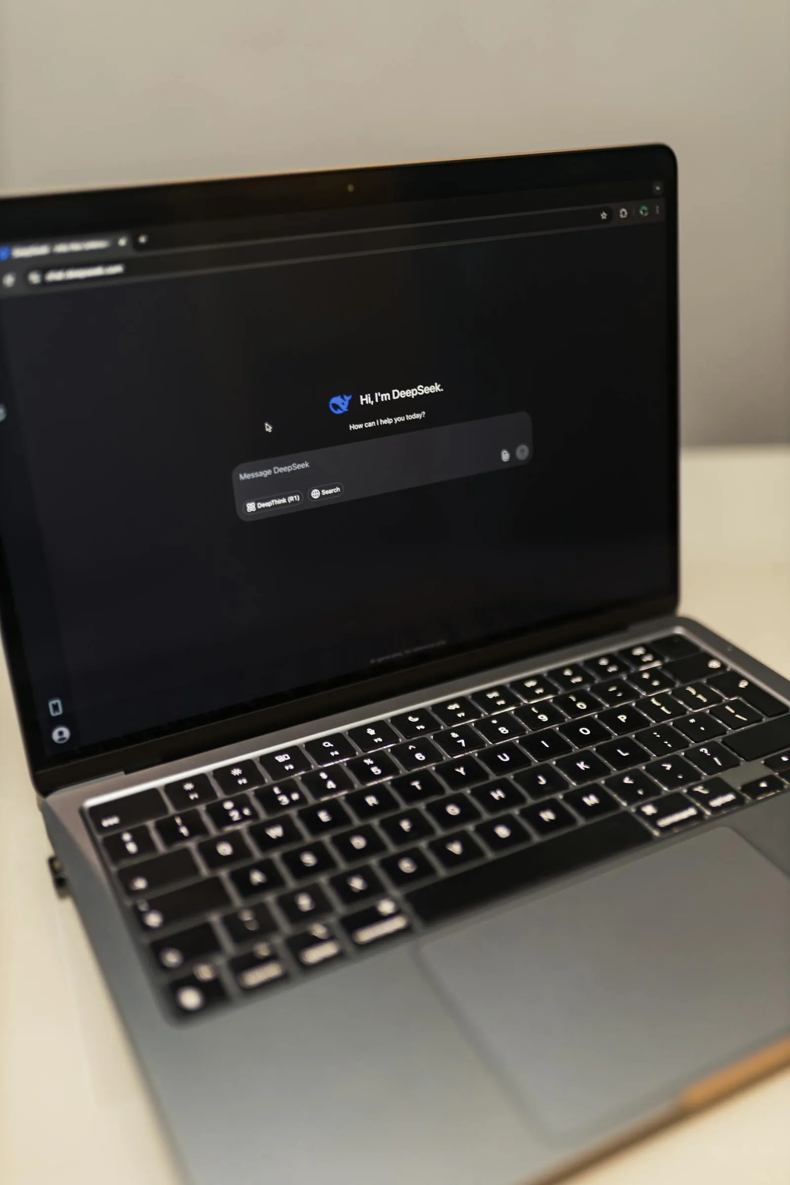 Laptop mit KI-Konversationsoberfläche als Bild für AI-Readiness und digitale Vorbereitung.